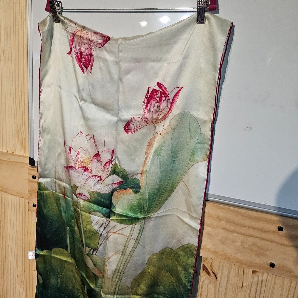 Hand painted silk scarf with water lilies - Picture 2 of 5